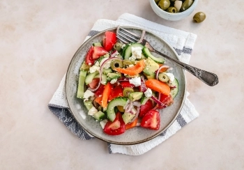 Griekse salade met avocado