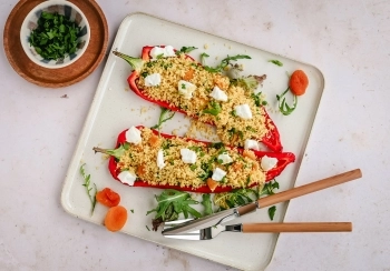 Puntpaprika gevuld met zoete couscous