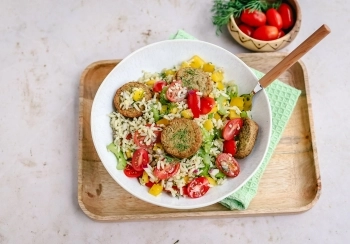 Rijstsalade met falafel & pestodressing