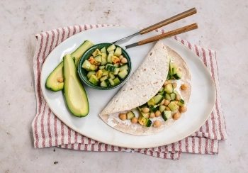 Wrap met zuivelspread & kikkererwten salade