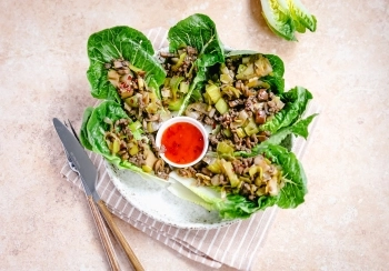 Sla wraps met pittig gehakt & champignons