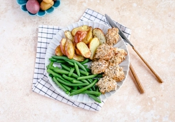 Gebakken krieltjes met kipnuggets & sperziebonen