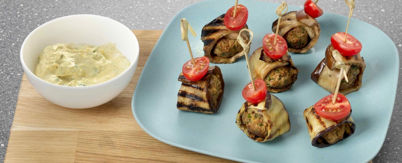 Aubergine rolletjes gevuld met pittig gehakt