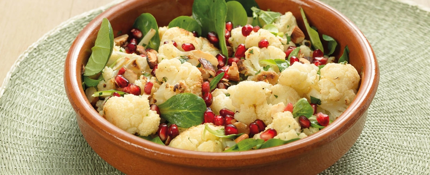 Het laatste recept, geroosterde bloemkoolsalade met amandelen & kappertjes, is een erg gezonde lunch.