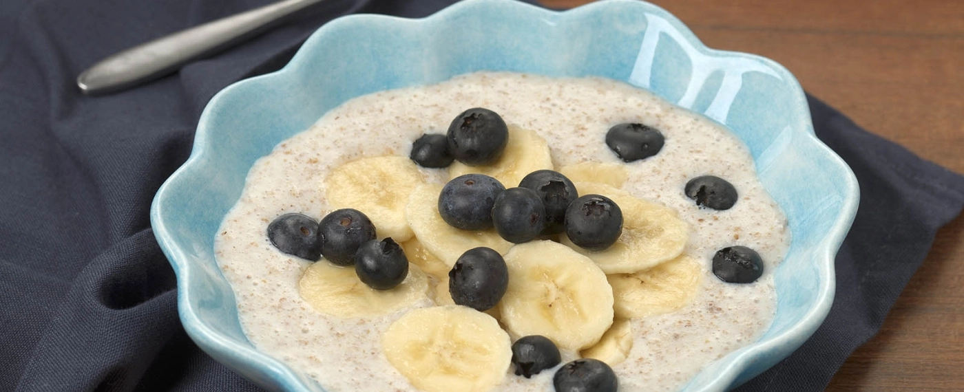 Brinta met banaan & blauwe bessen
