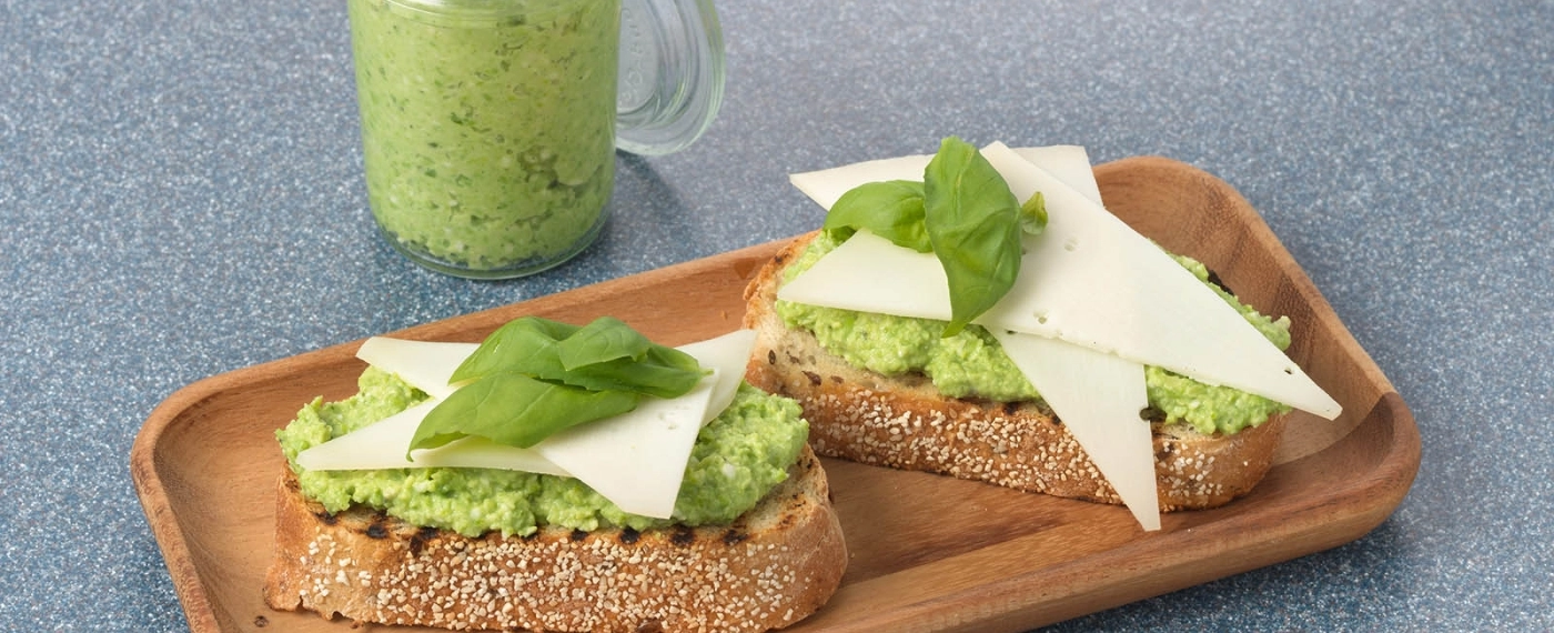 Bruchette met spread van erwten & geitenkaas