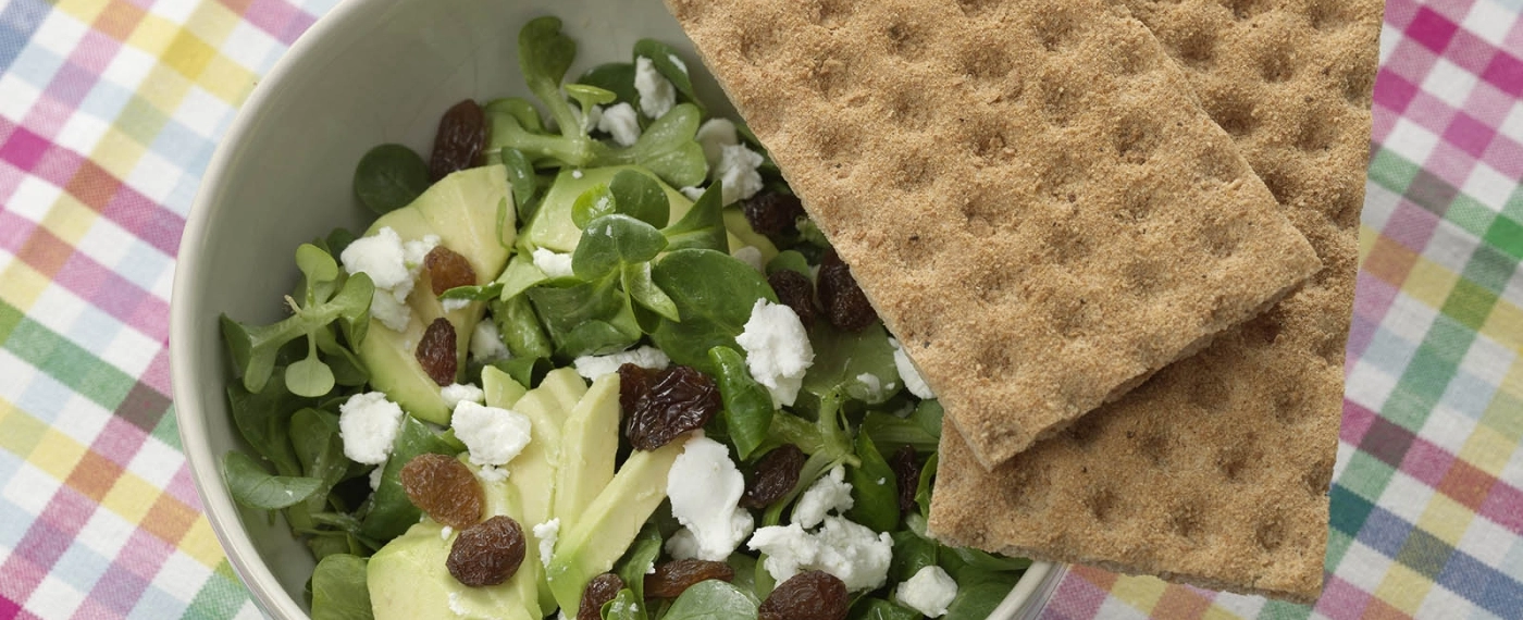 Crackers met avocadosalade & geitenkaas