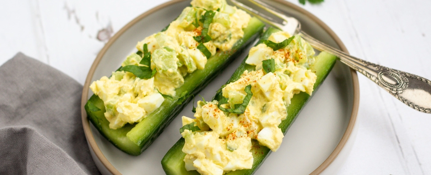 Komkommer bootjes met eiersalade