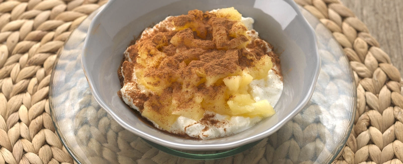Kwark met warme appelmoes & kaneel