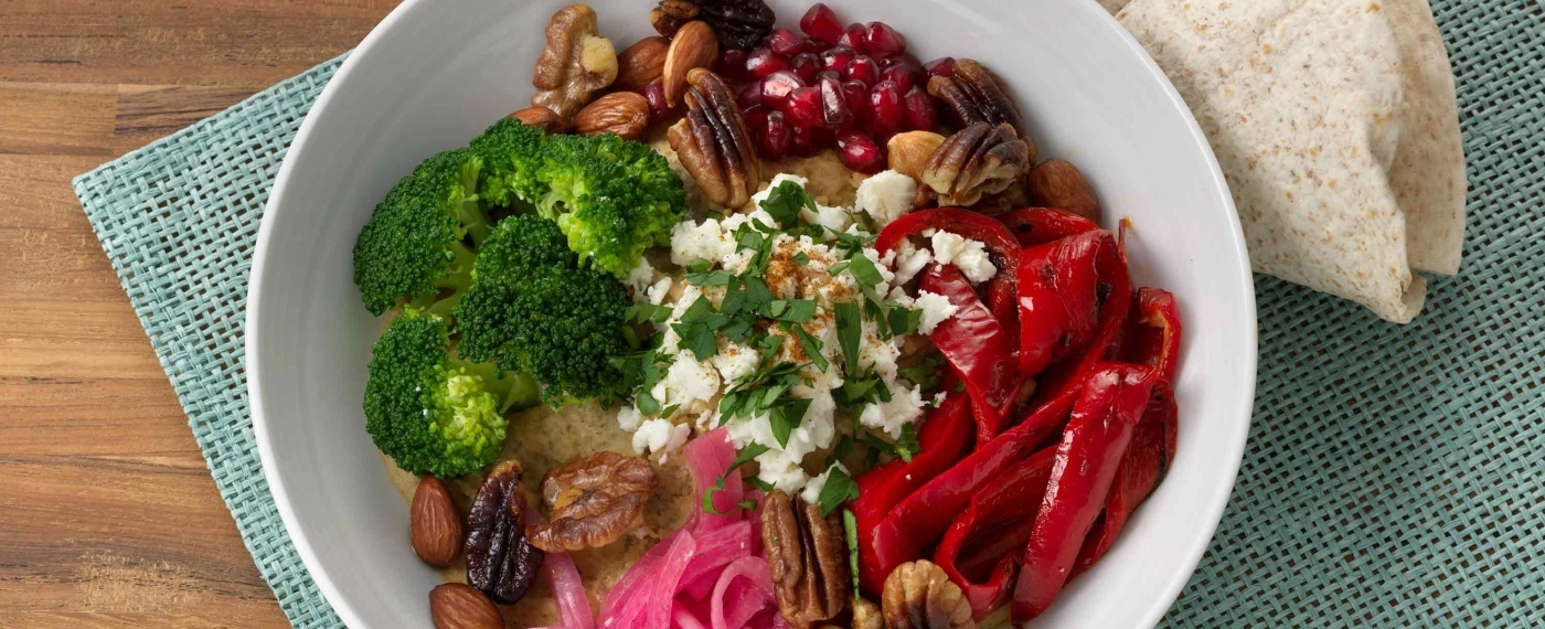 Warme linzen hummus met topping