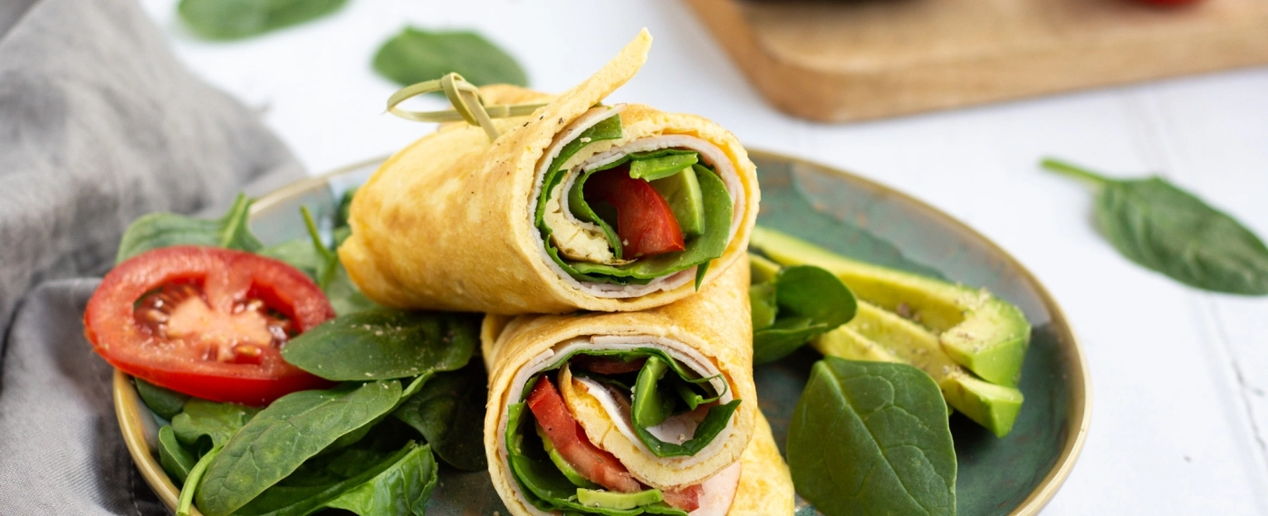 Omelet wrap met kalkoenfilet & avocado