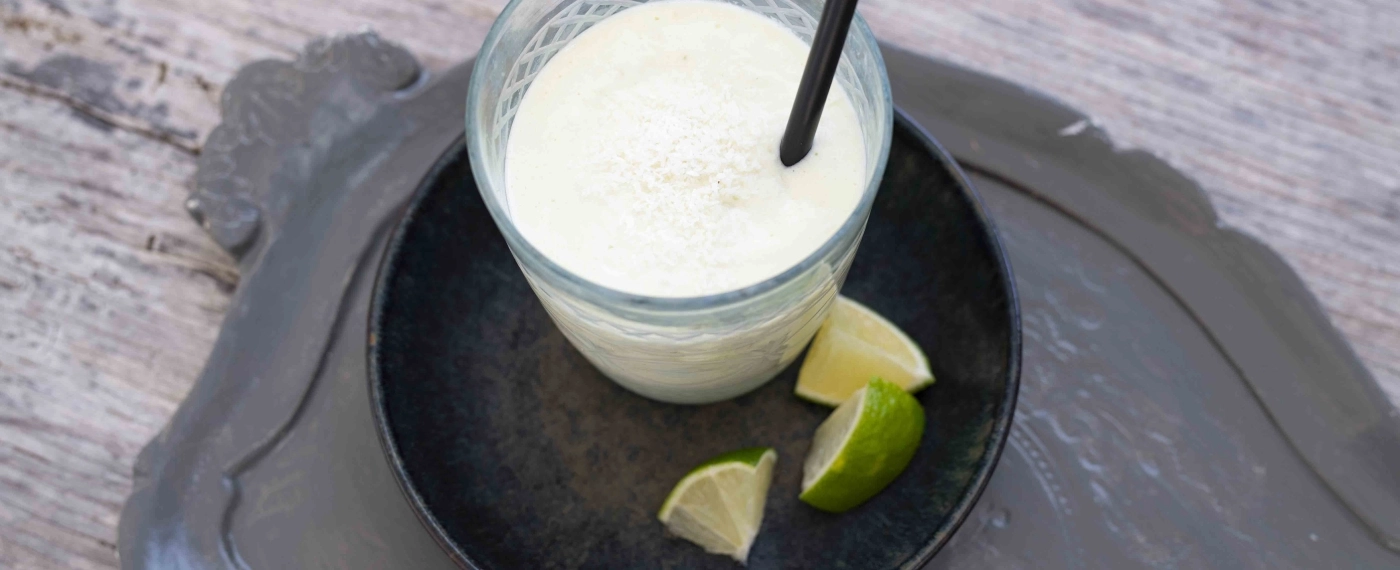 Ontbijt milkshake met kokos