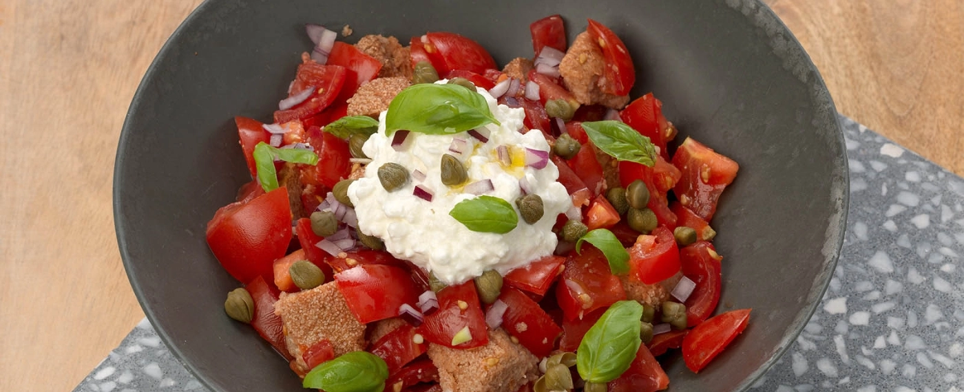 Panzanella met cottage cheese