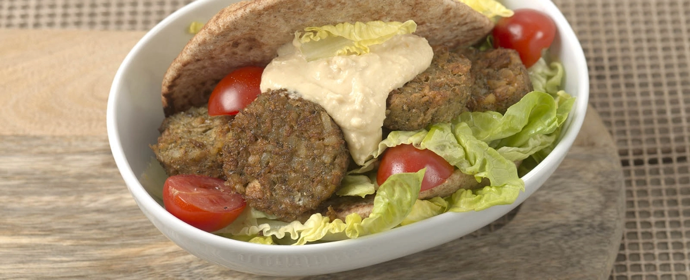 Pitabroodje met falafel balletjes & hummus