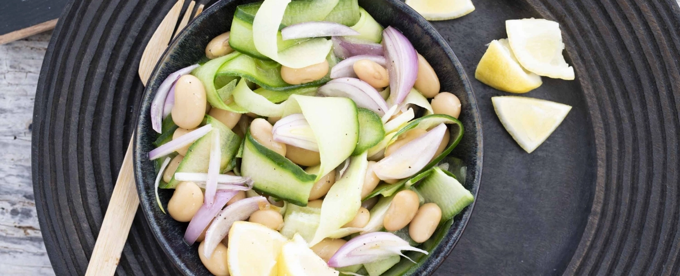 Frisse salade met cannellini bonen & komkommer