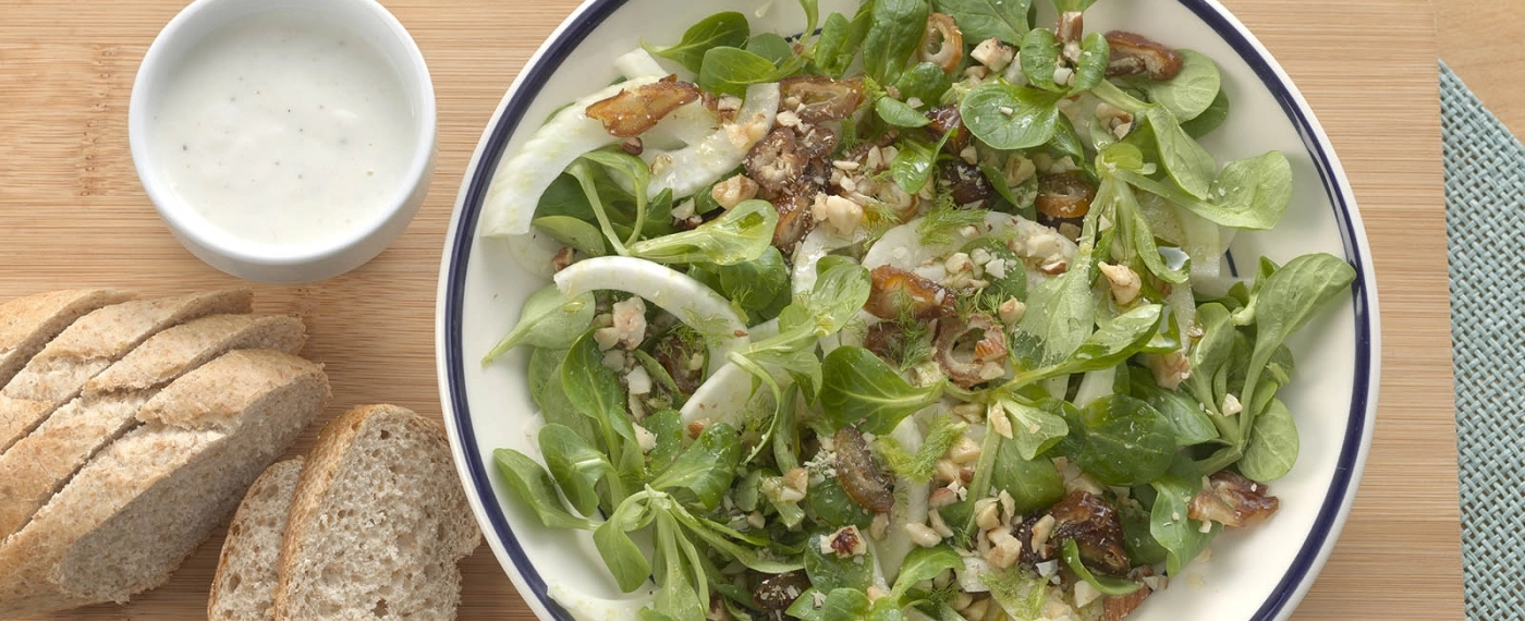 Venkelsalade met dadels & noten