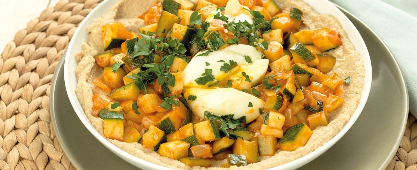Warme hummus met pittige courgette