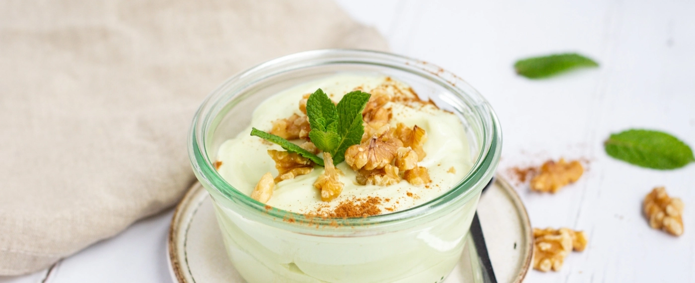 Yoghurt & avocado bowl met noten