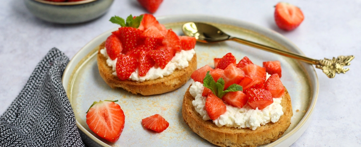 Beschuit met cottage cheese & aardbeien