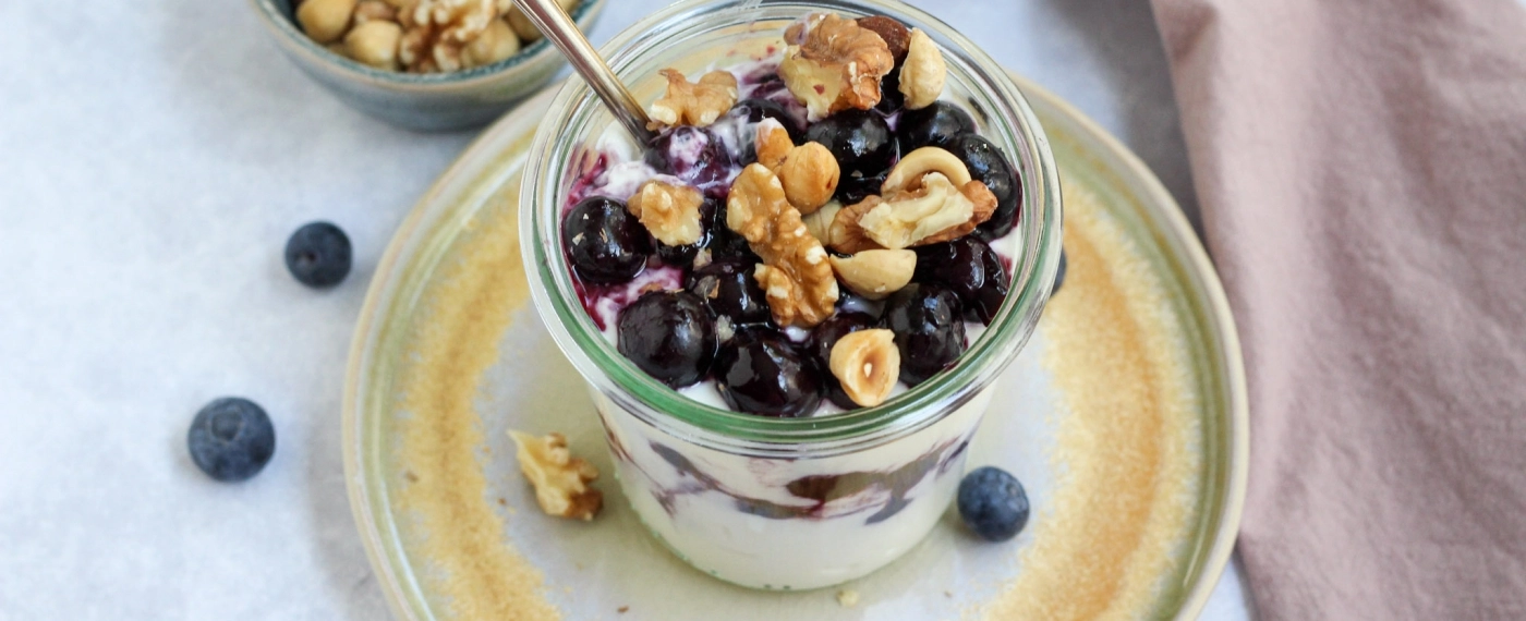 Cottage cheese parfait met blauwe bessen