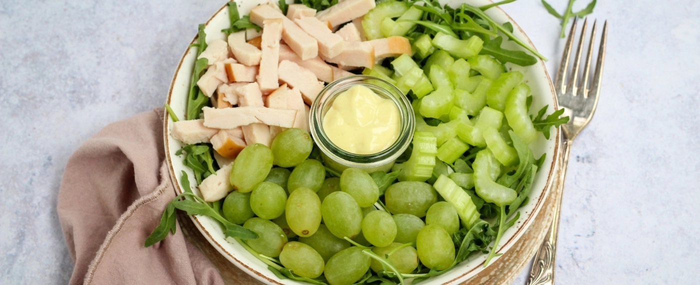 Frisse kipsalade met druiven & bleekselderij