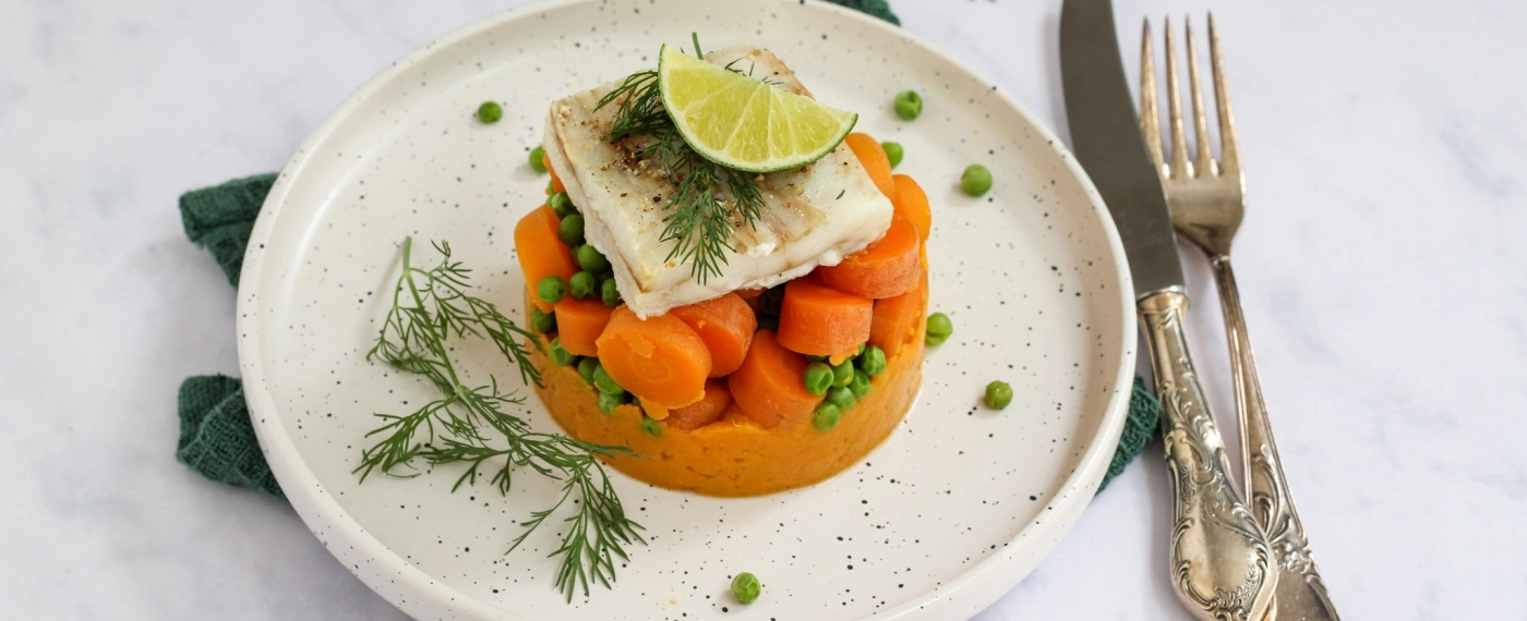 Zoete aardappelpuree met wortel, doperwten & koolvis