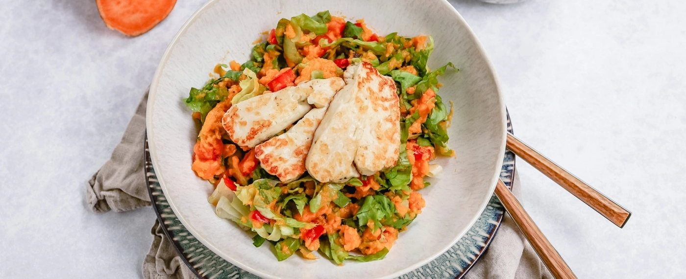 Zoete aardappel & pompoen stamppot met halloumi