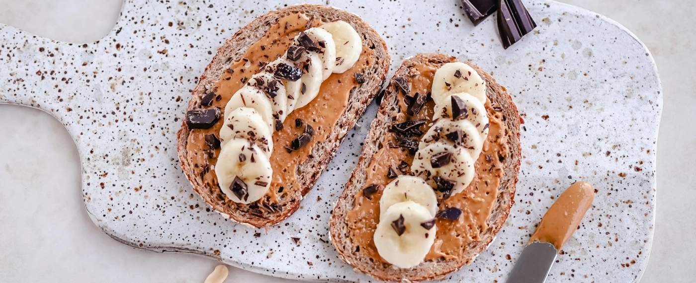 Brood met banaan, pindakaas & pure chocolade