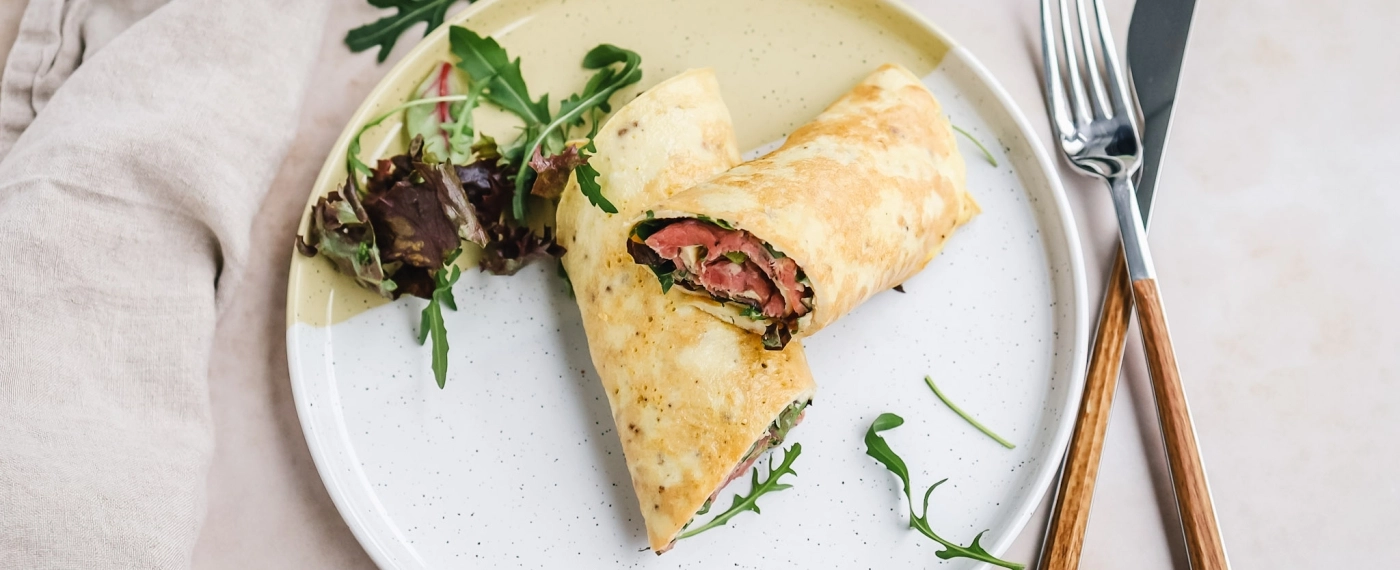 Omelet wrap met rosbief