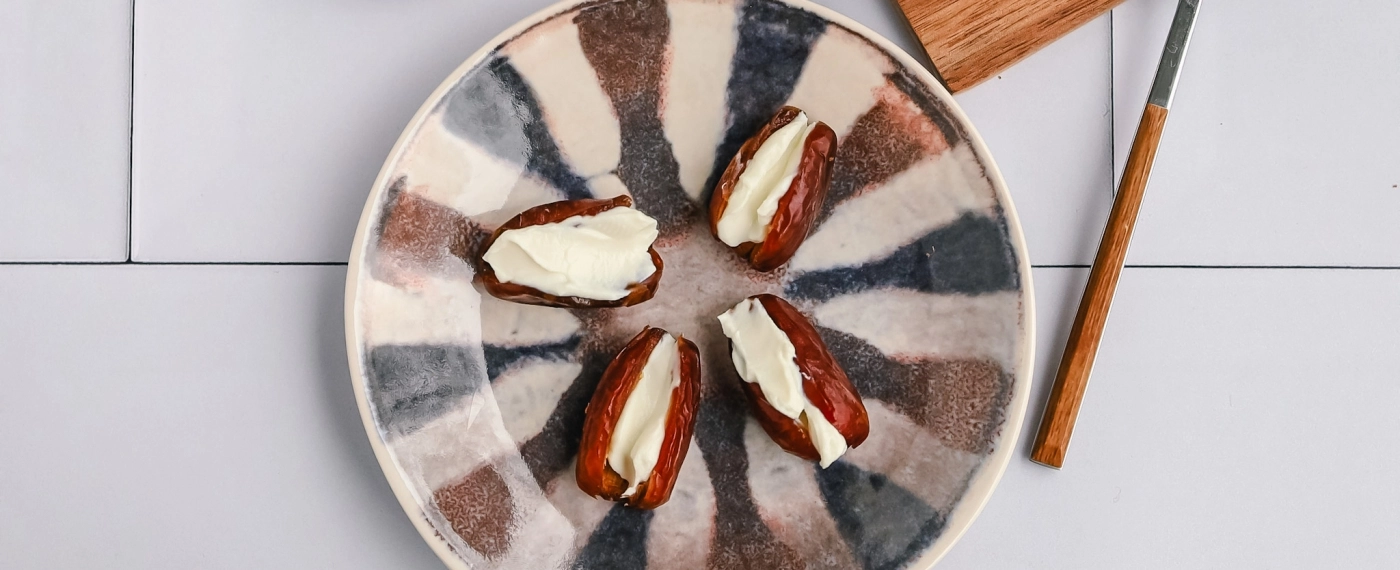 Dadels gevuld met zuivelspread