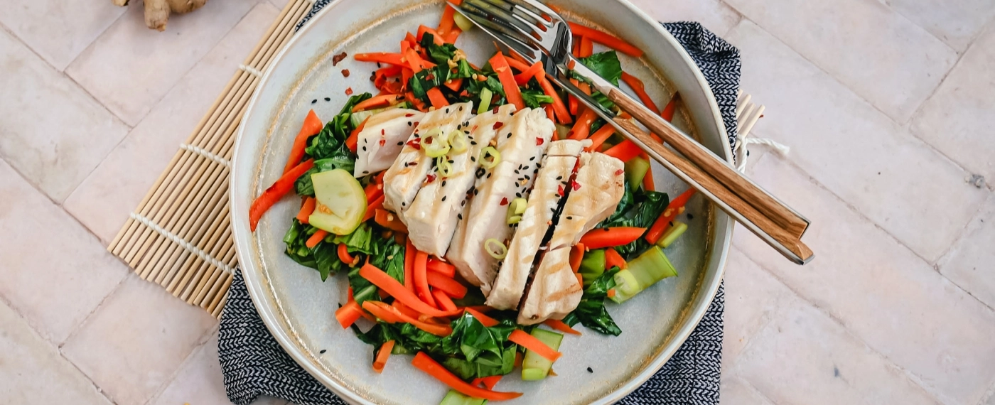 Wortel & paksoi roerbak met tonijnsteak