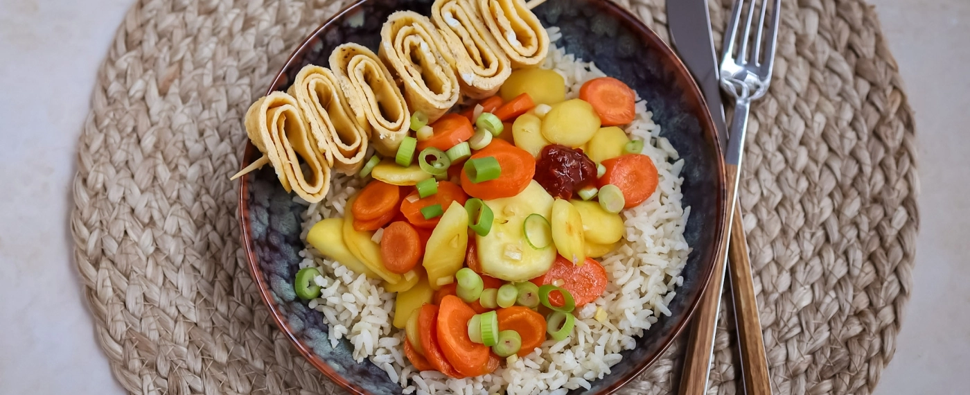 Rijst met pastinaak, wortel & omelet rolletjes