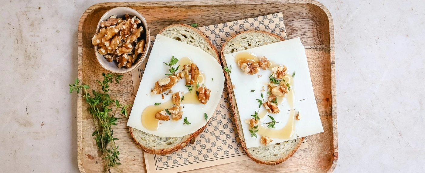 Brood met geitenkaas & honing