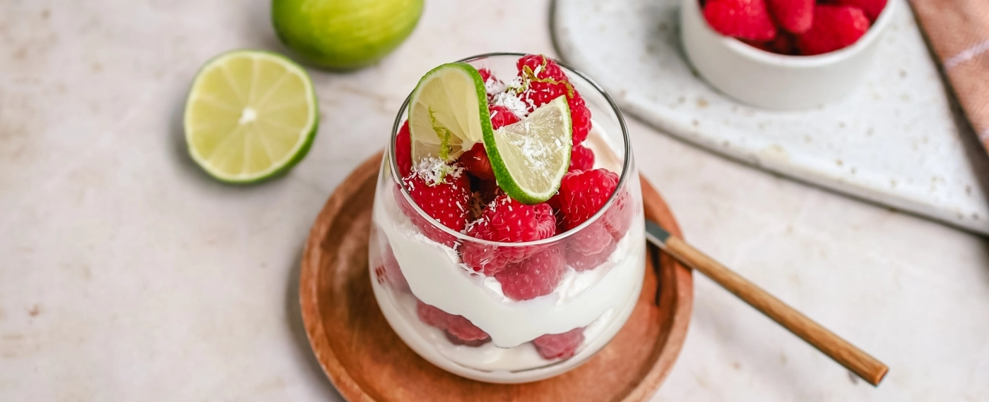Limoen-mascarpone yoghurt met frambozen