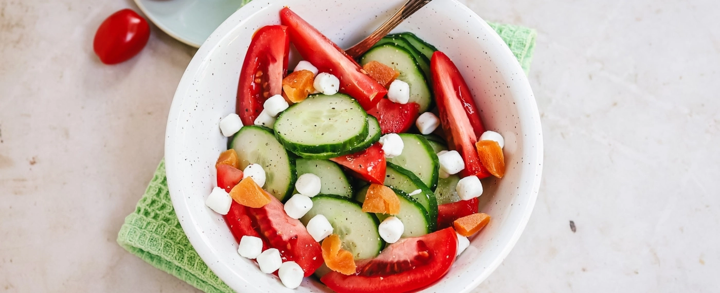 Salade van geitenkaas bolletjes & abrikozen