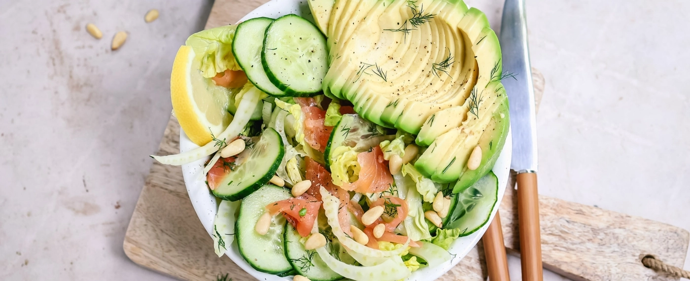 Salade met venkel, gerookte zalm & avocado