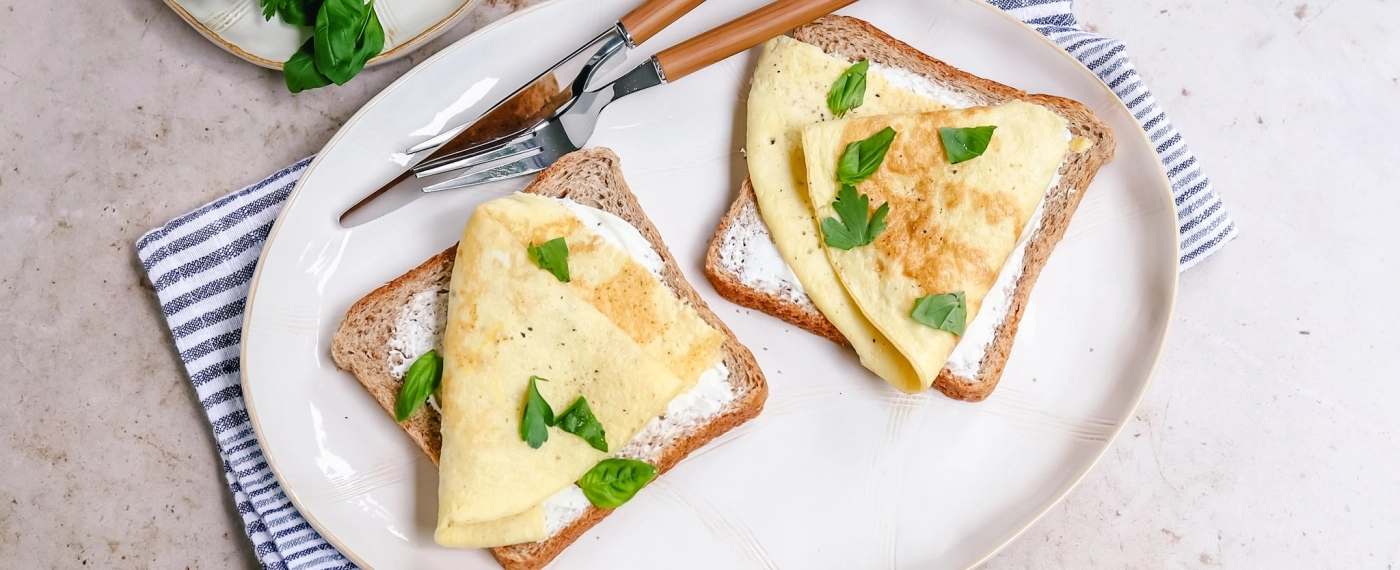 Brood met zuivelspread & ei