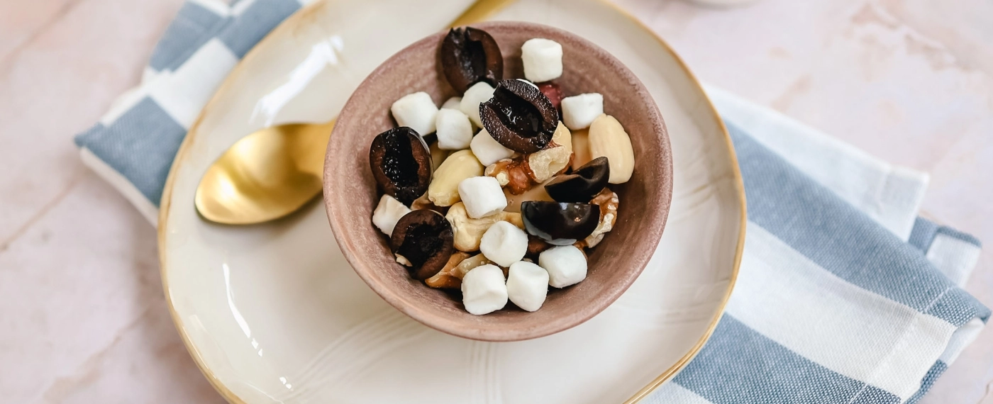 Geitenkaas bolletjes met noten & olijven