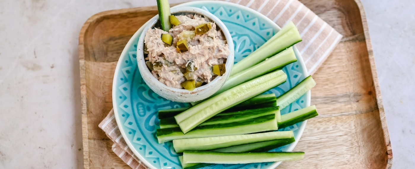 Komkommer reepjes met tonijnsalade