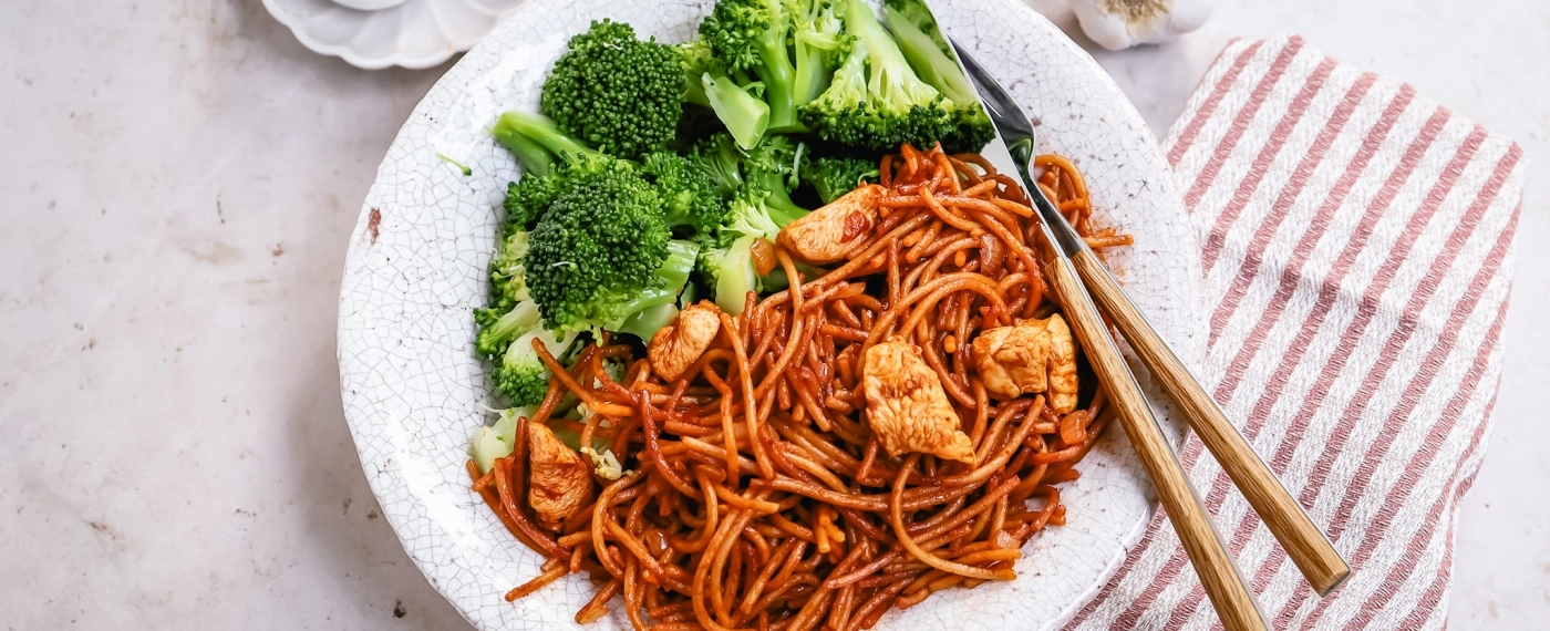 Spaghetti bami met kip & broccoli
