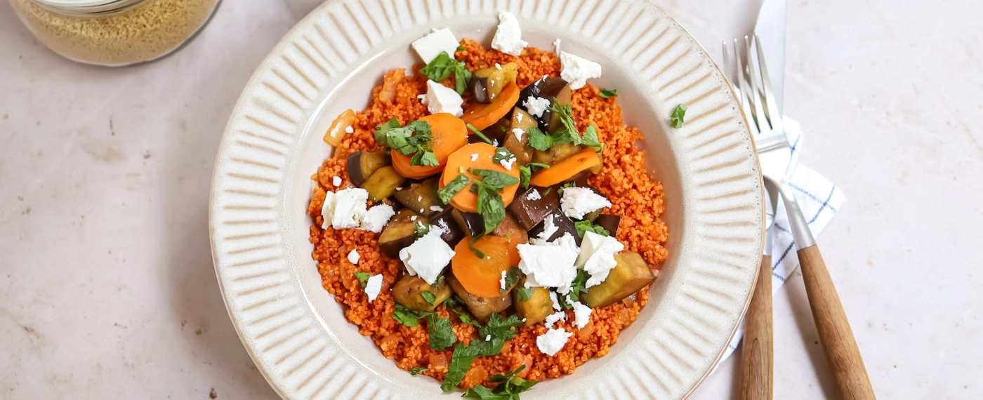 Tomaten couscous met aubergine, wortel & feta