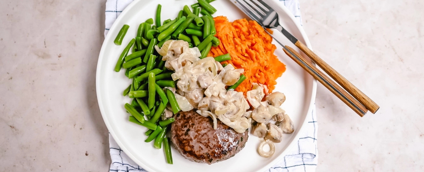 Zoete aardappelpuree met tartaar, sperziebonen & champignonsaus