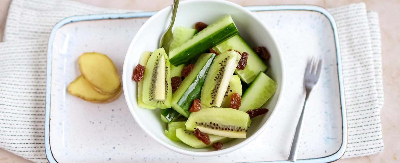 Kiwi met komkommer & rozijnen
