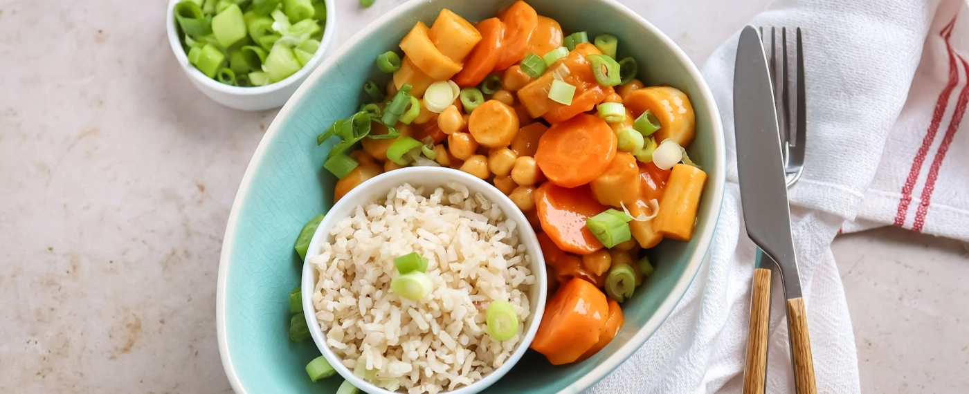 Rijst met curry van kikkererwten, pastinaak & wortel