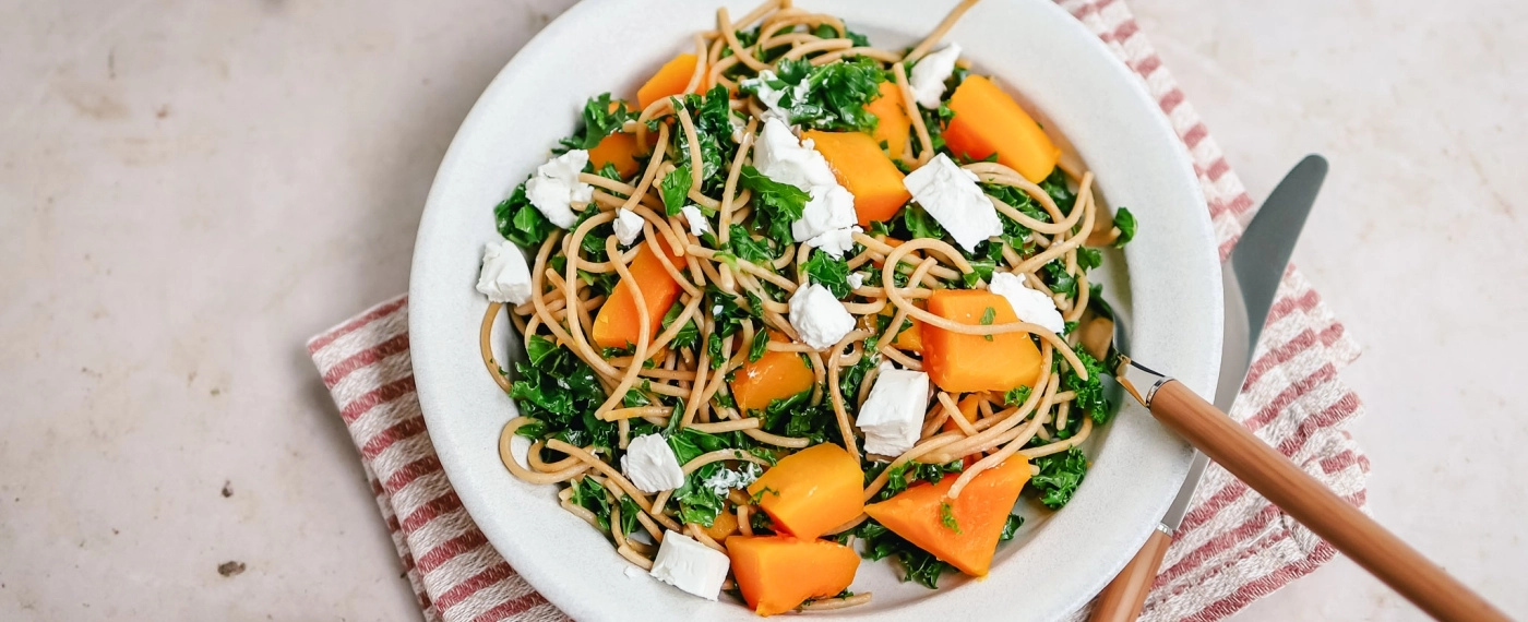 Spaghetti met boerenkool, pompoen & geitenkaas