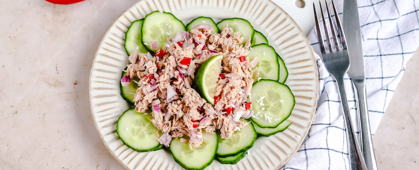 Tonijnsalade met rode peper, limoen & kokos