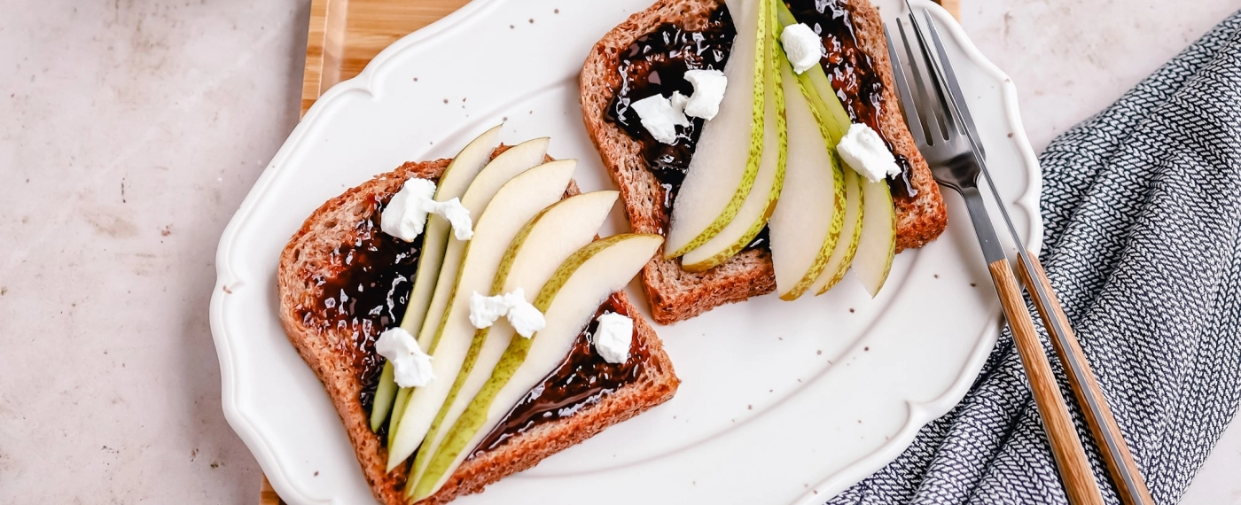 Brood met appelstroop, peer & geitenkaas