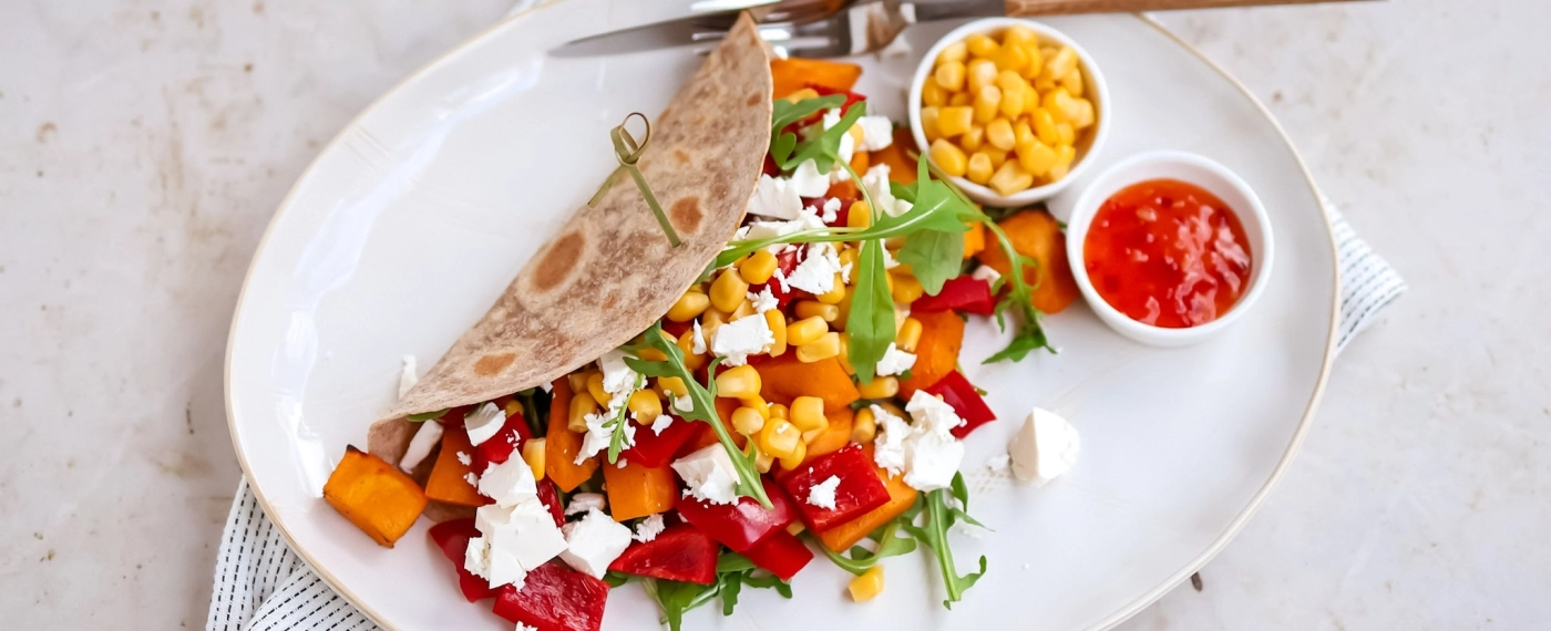 Wrap met pompoen, paprika, maïs & feta