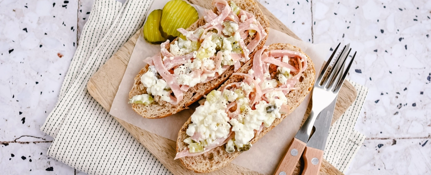 Pistolet met ham & cottage cheese salade