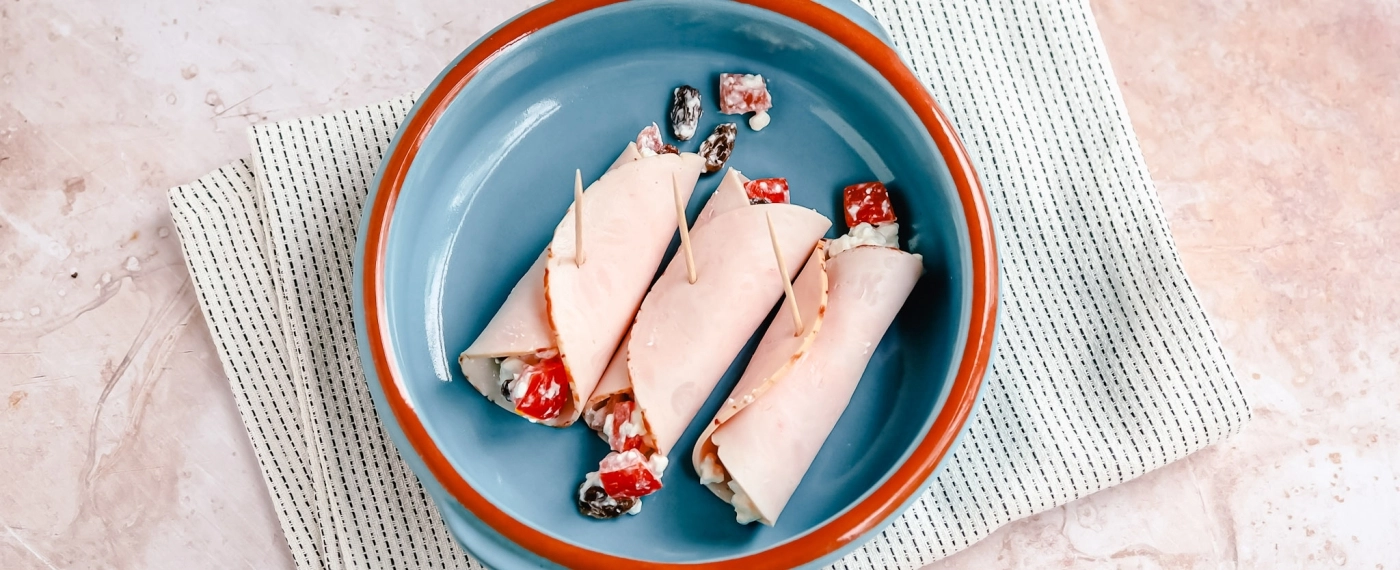 Kalkoenrolletjes met cottage cheese & rozijnen